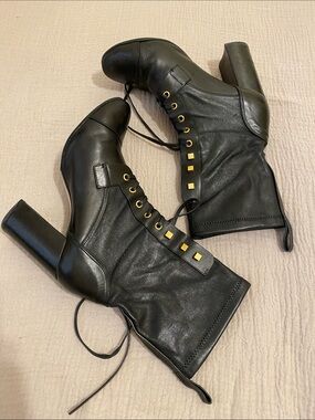 Stuart Weitzman Black Lace-Up Block Heel Ankle Boots. Size 8.5